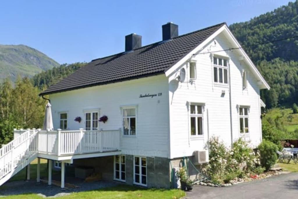 Bakken, Feriebolig Villa Volda Exterior foto